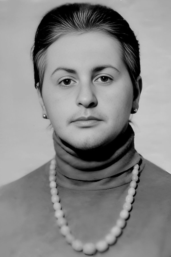 Emma Agadzhanyan backdrop