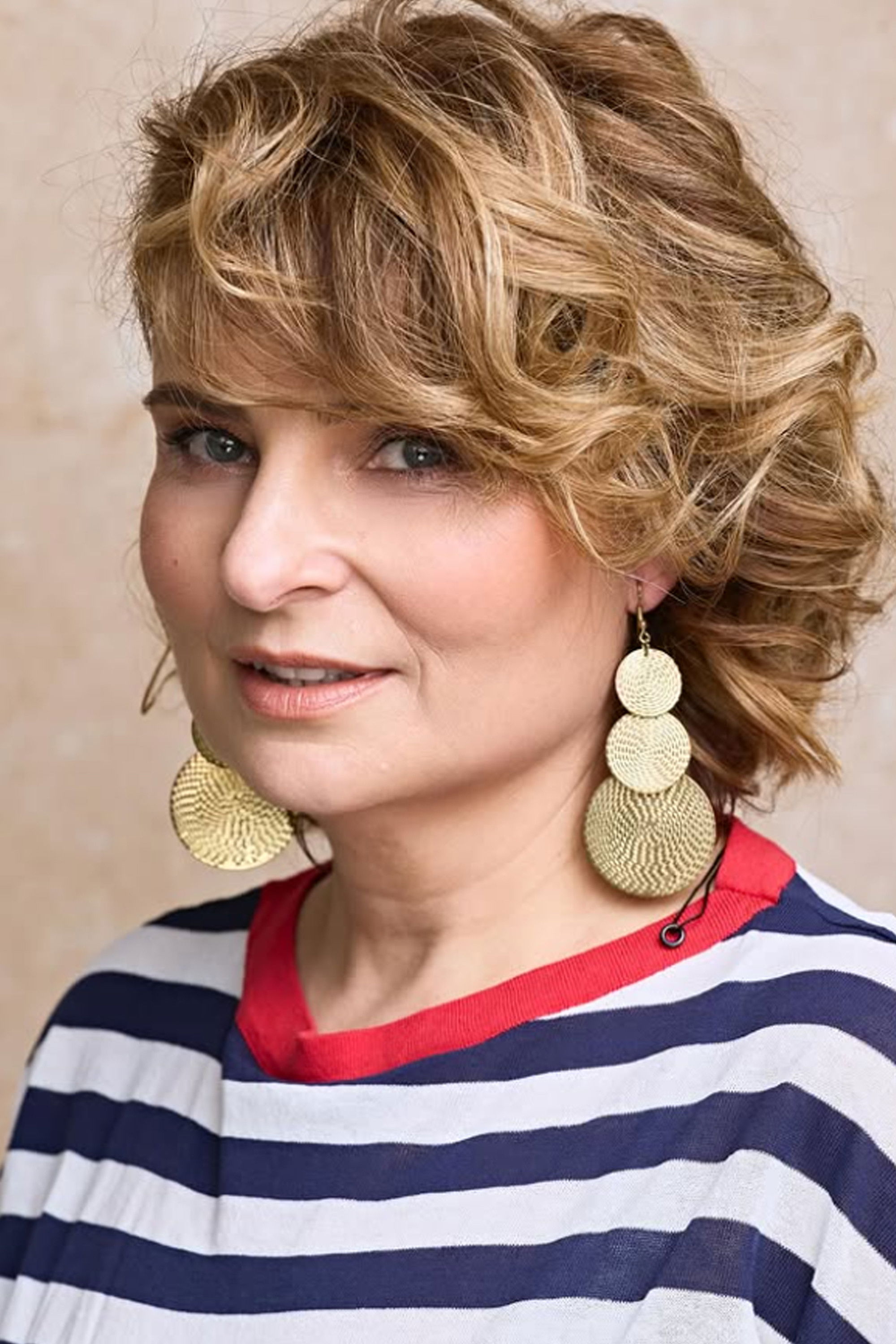 Isabel Portas Acuña backdrop