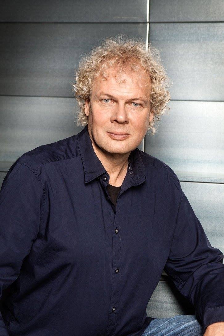 Martin Koppeheli  backdrop