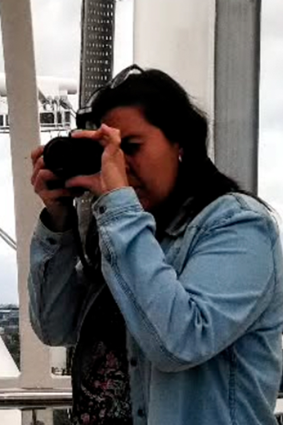 Camila Fioravanti backdrop