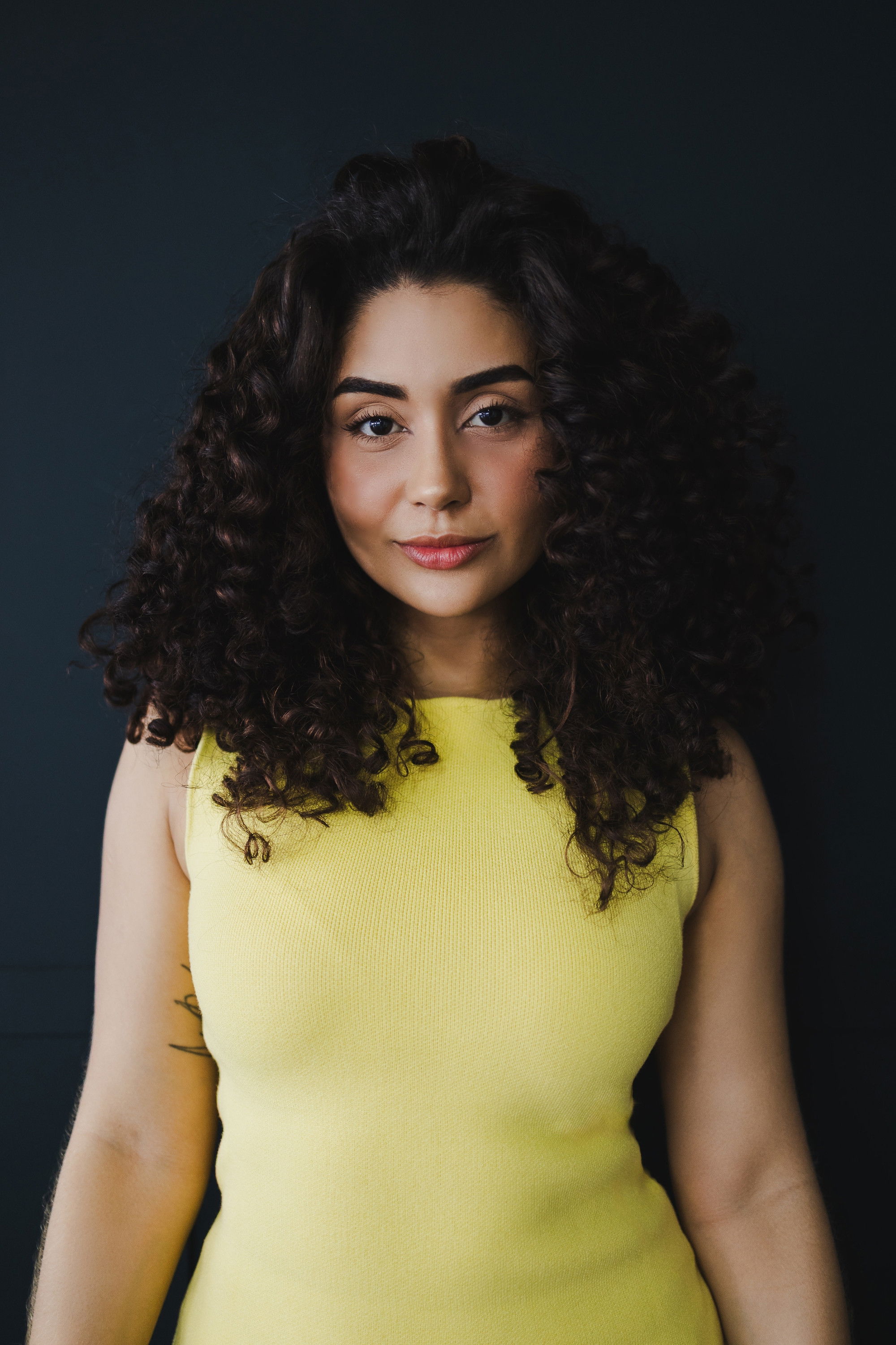 Paula Amorinni backdrop