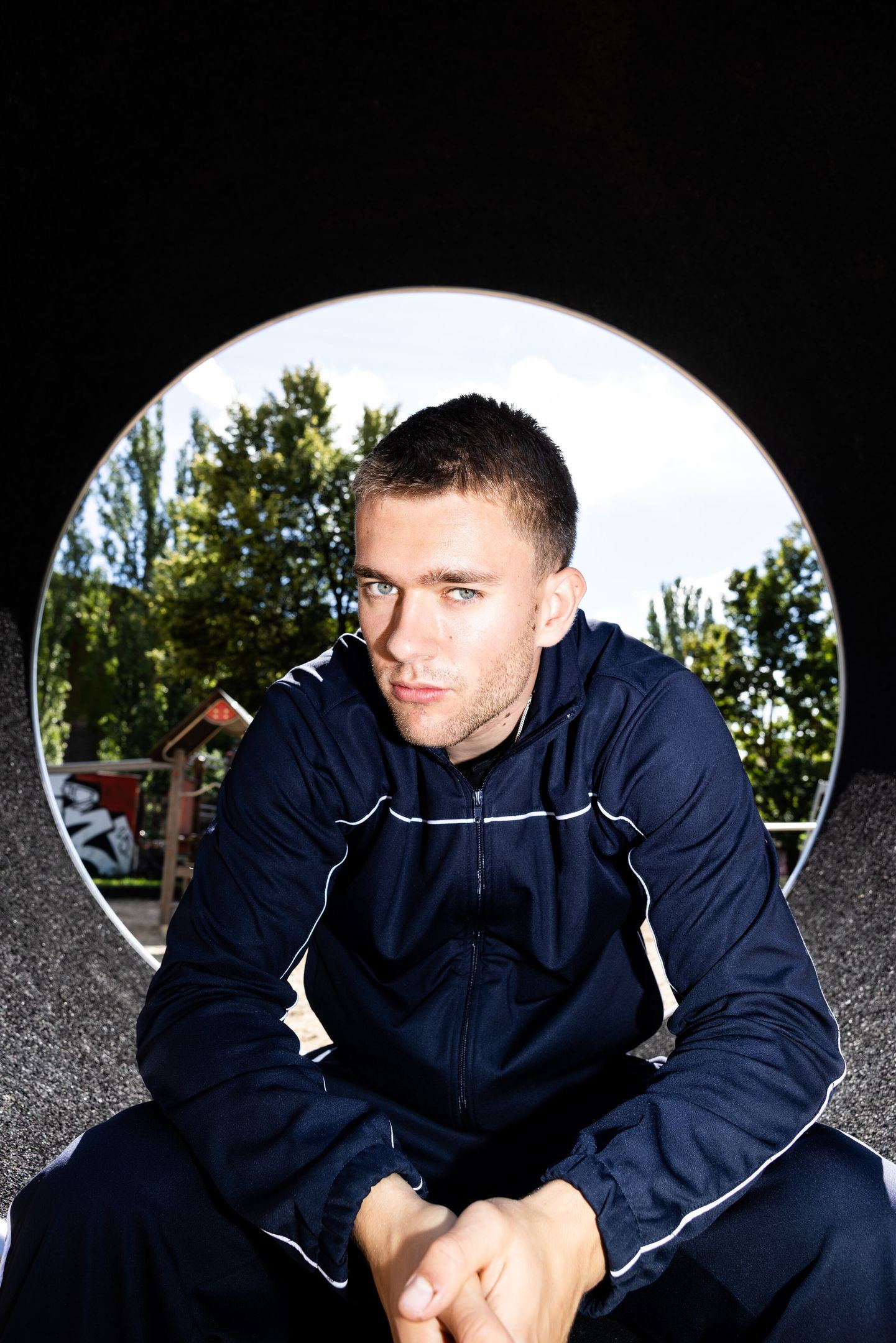 Jonas Benninghoff backdrop