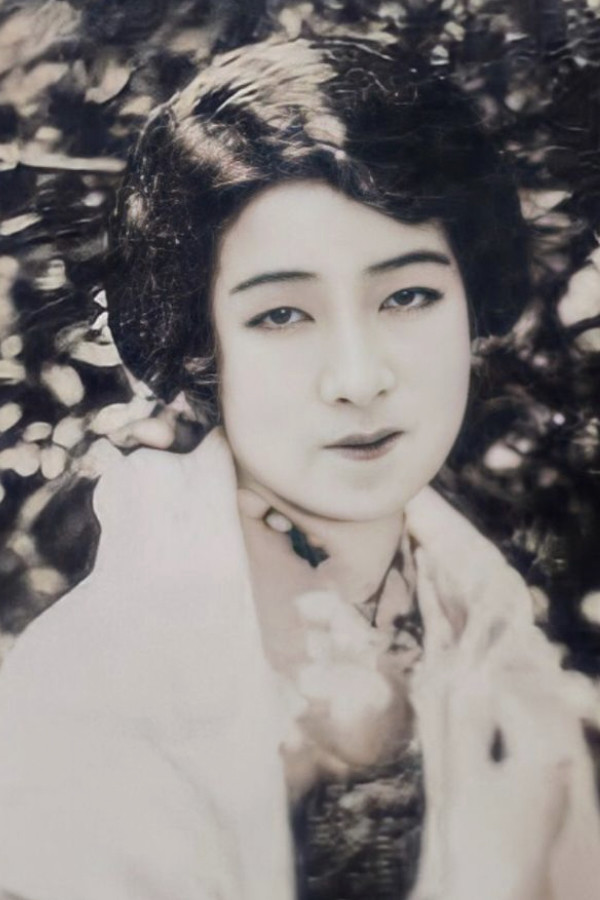 Kiyono Sasaki backdrop