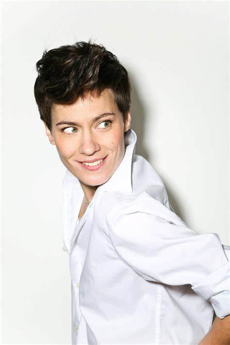 Dora Fišter Toš backdrop