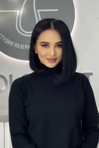 Sug`diyona Azimova backdrop