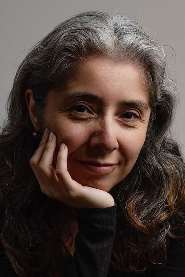 Pamela Barneónd backdrop