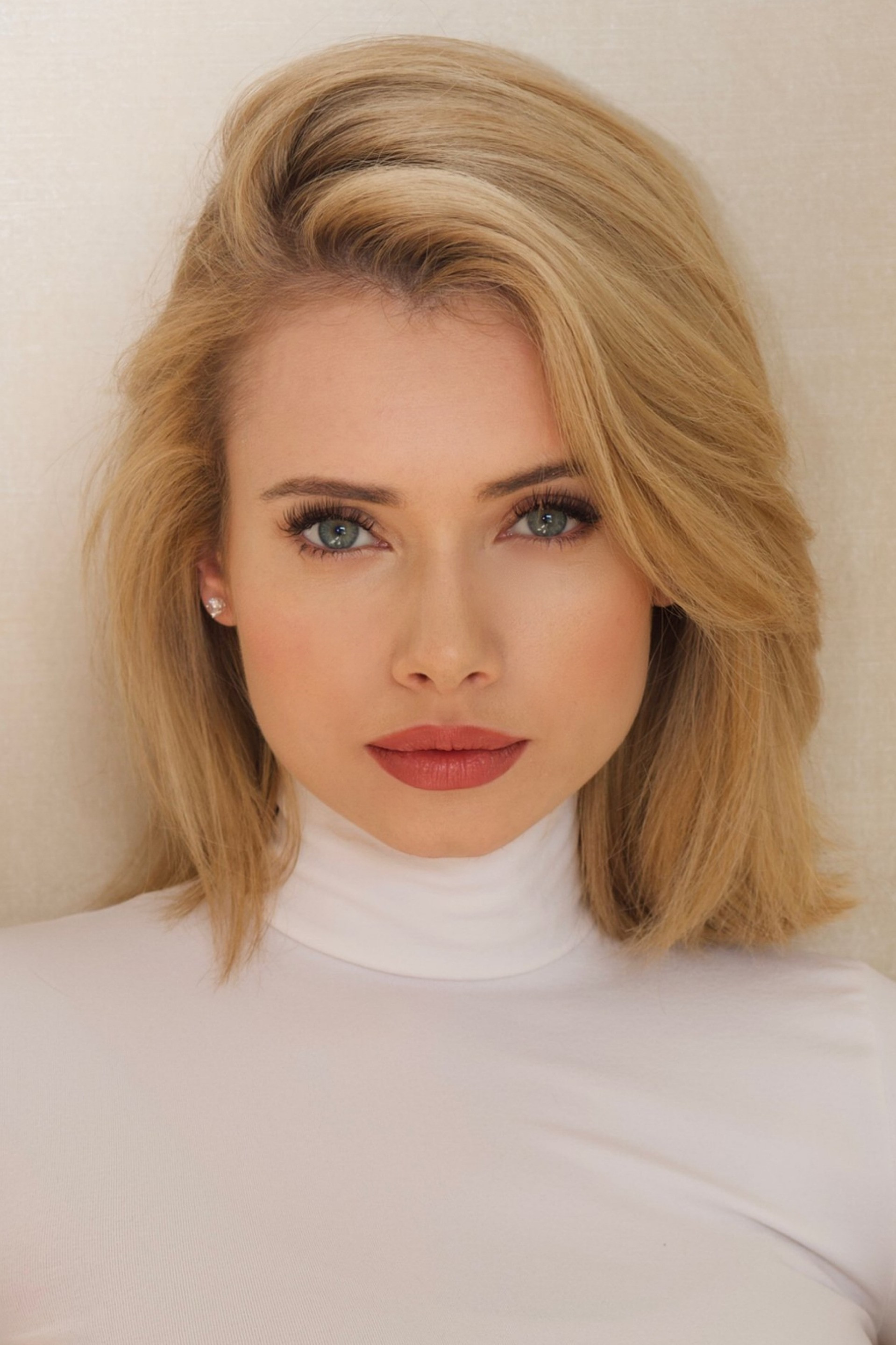 Agathe Levi backdrop