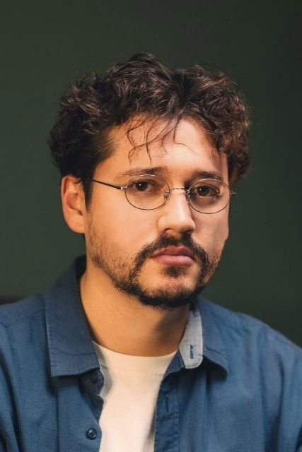 Azam Qahramoniy backdrop