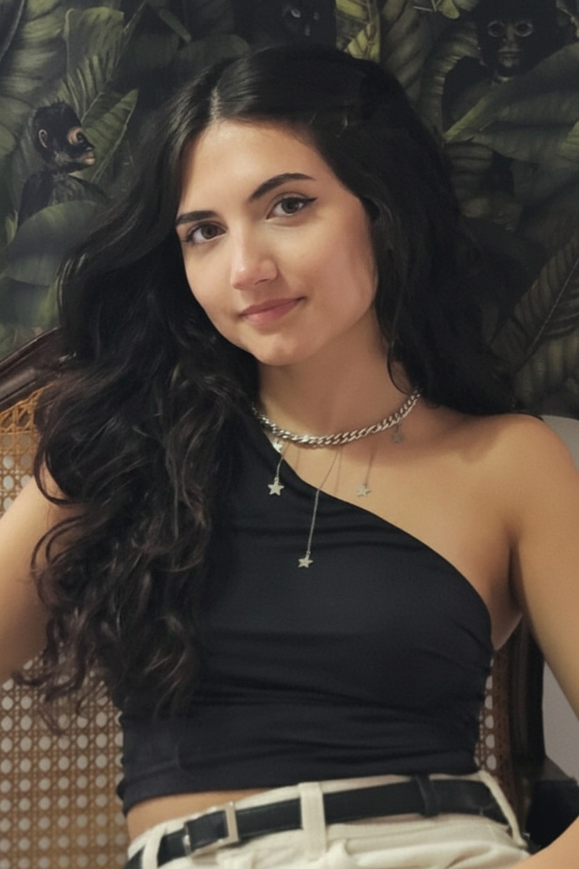 Clara Gomes backdrop