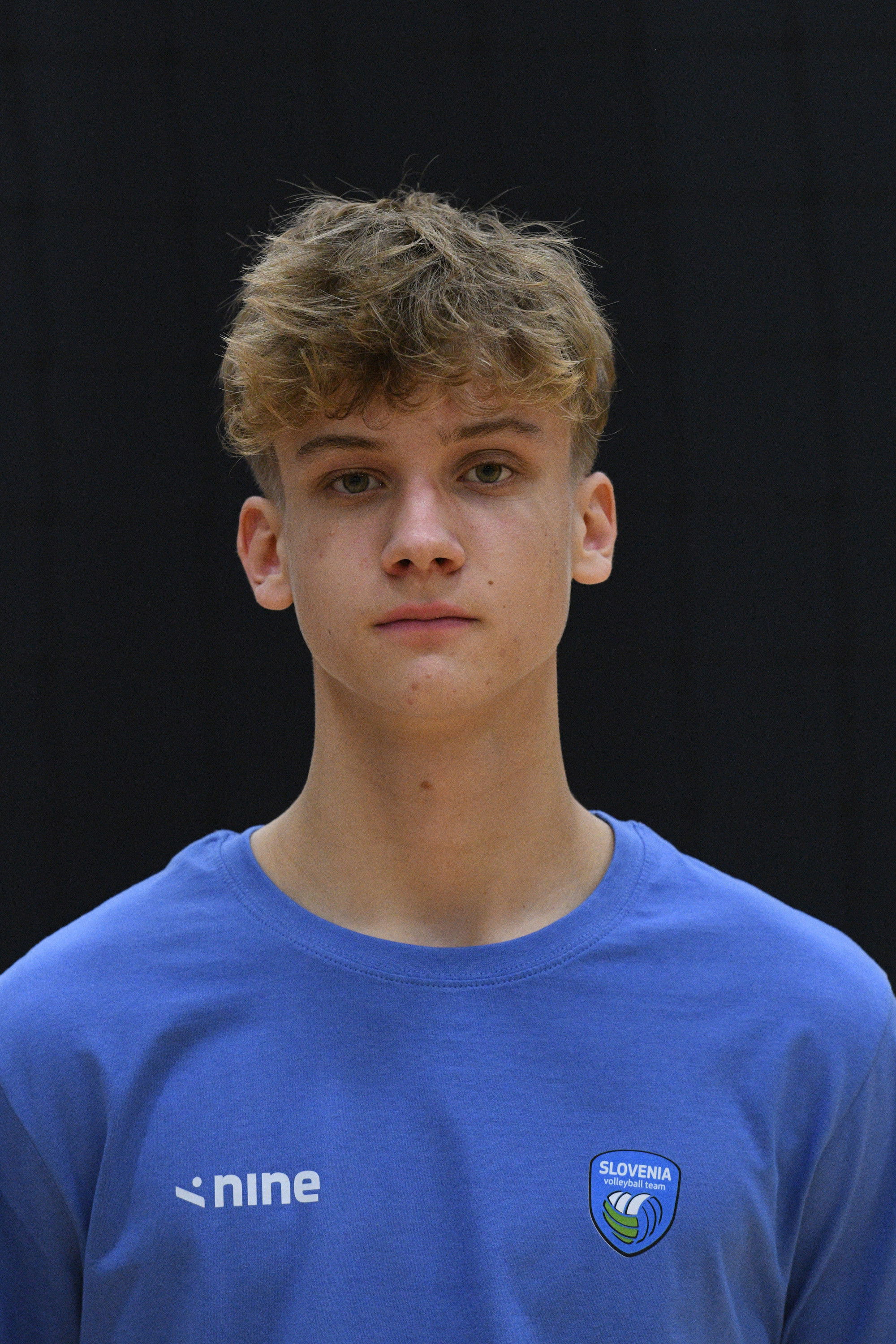 Maks Peštaj Zevnik backdrop