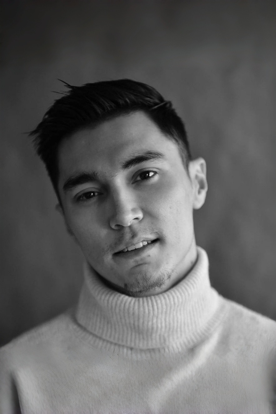 Alisher Tokhtasimov backdrop