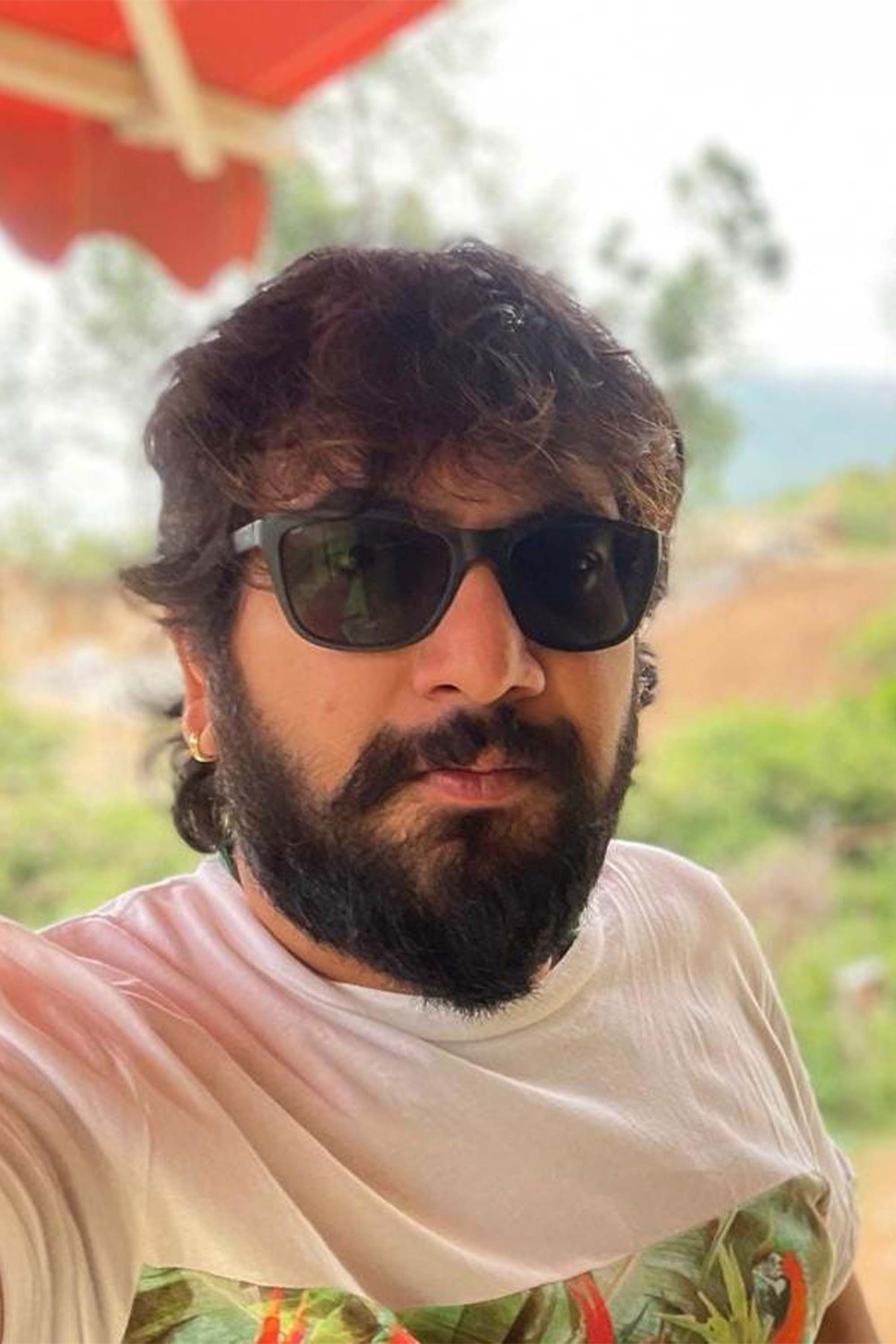 Dhruvan Mano backdrop