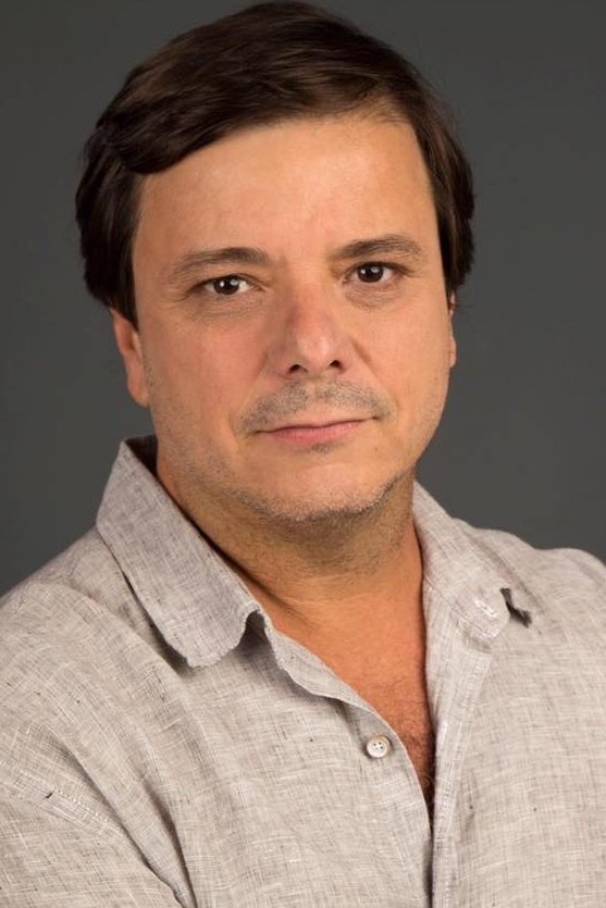 Thelmo Fernandes backdrop