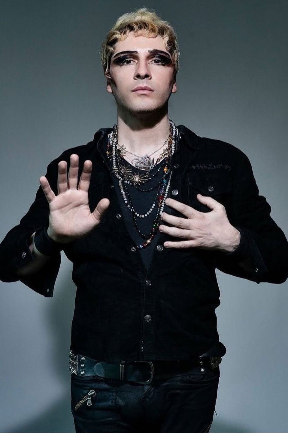 Mikelangelo Loconte backdrop