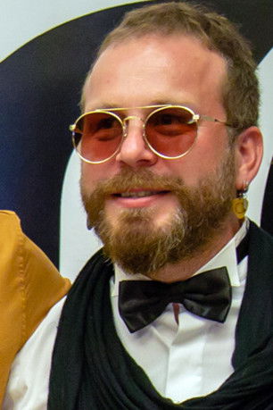 Onur Yıldız backdrop