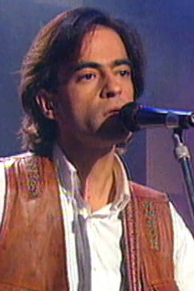 Enrique Urquijo backdrop