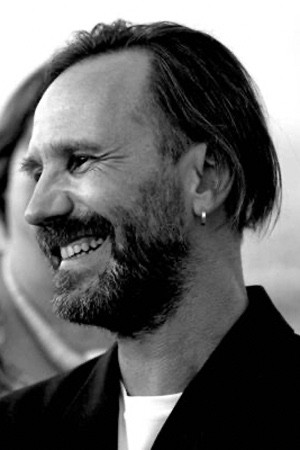 Alberto Aranda backdrop