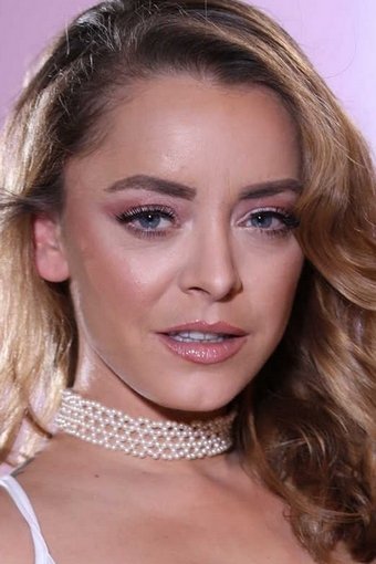 Liza Del Sierra backdrop