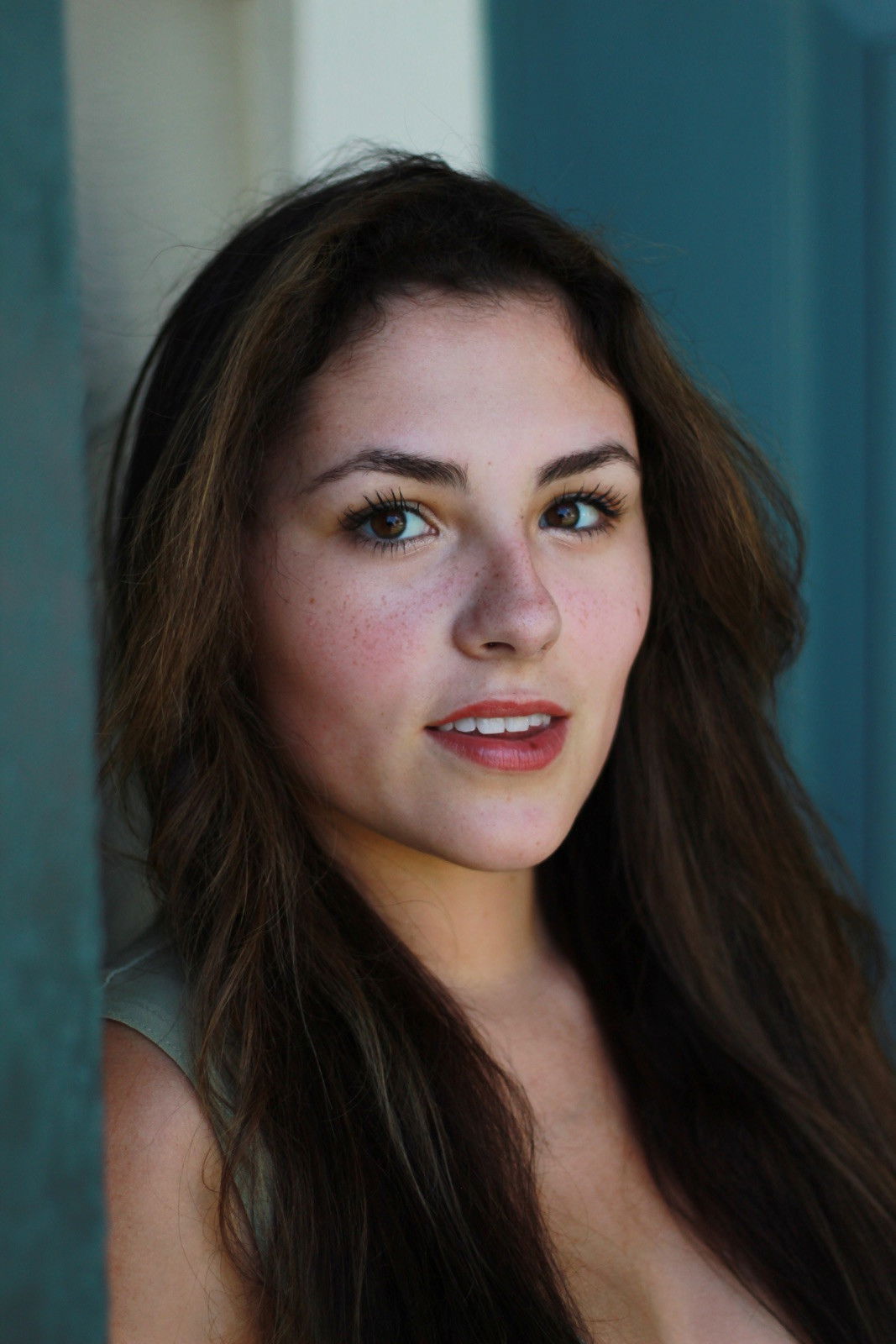 Tess Therrien backdrop