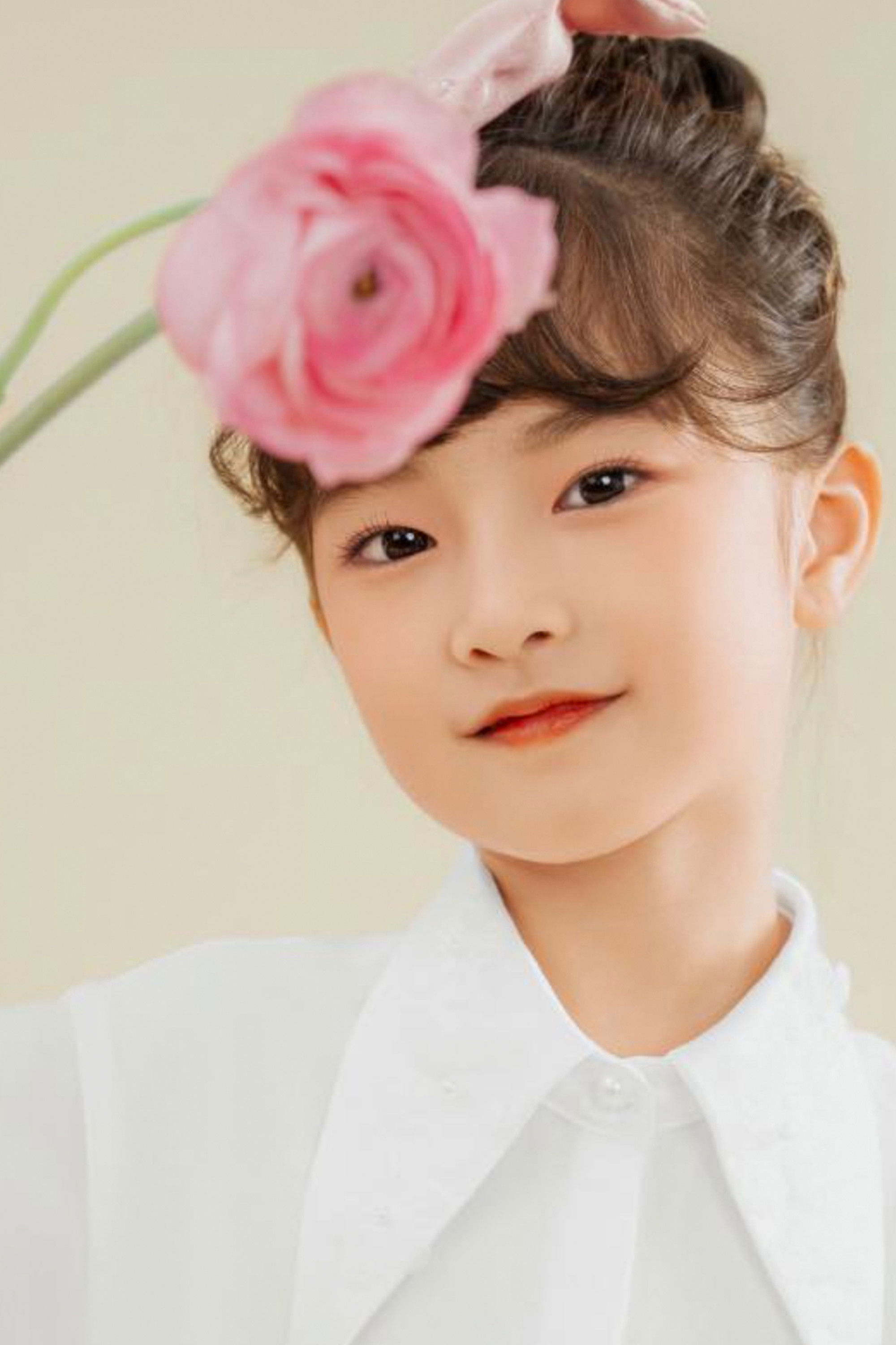 Huyền My Ngô backdrop