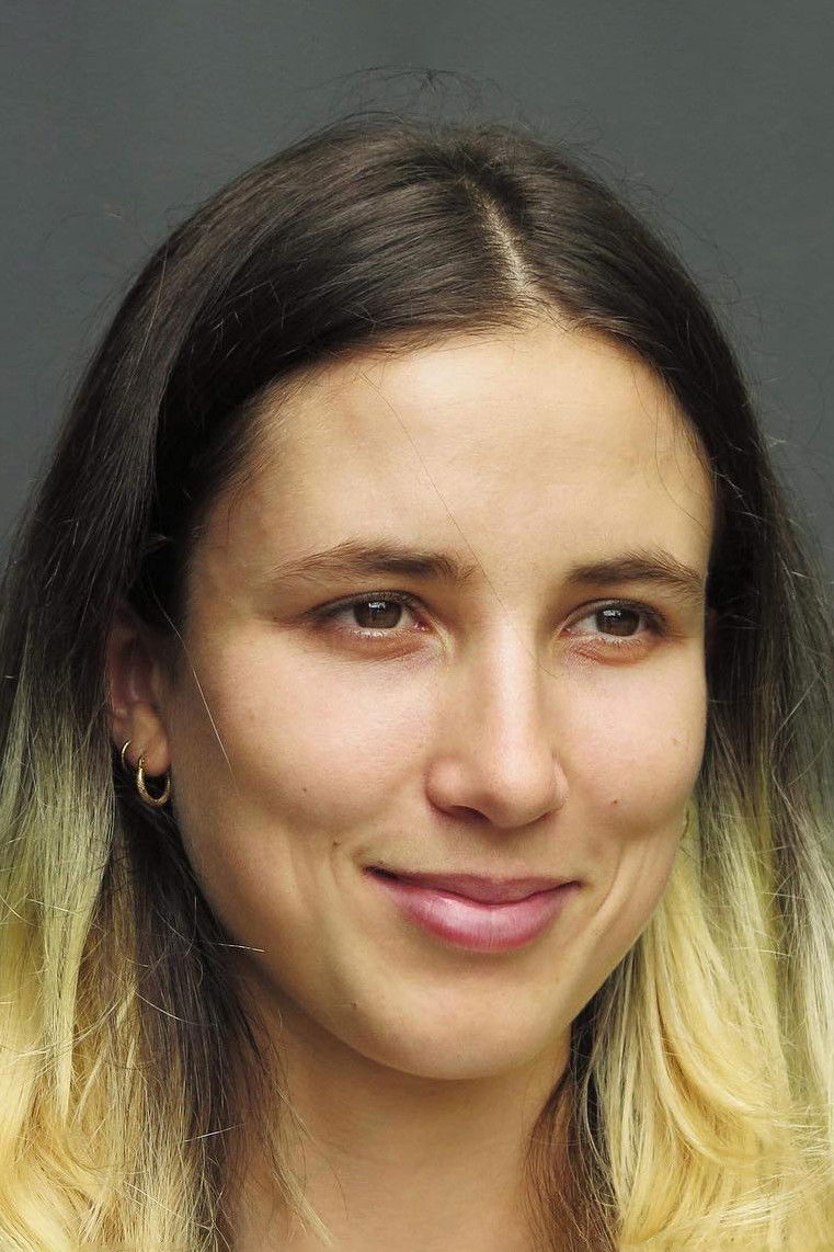 Nikki van Dijk backdrop