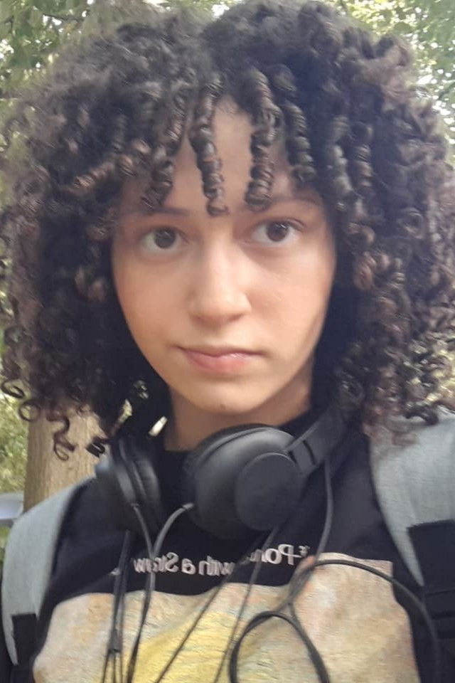 Vivian Gabrielly backdrop