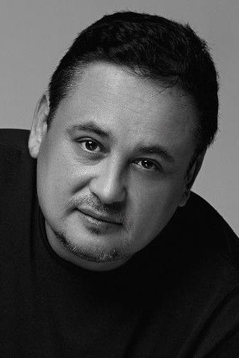 Tohir Sodiqov backdrop