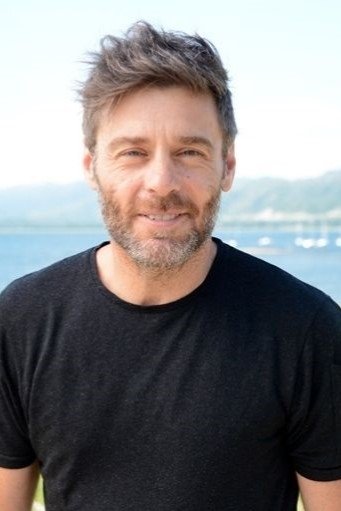 Gastón Ricaud backdrop