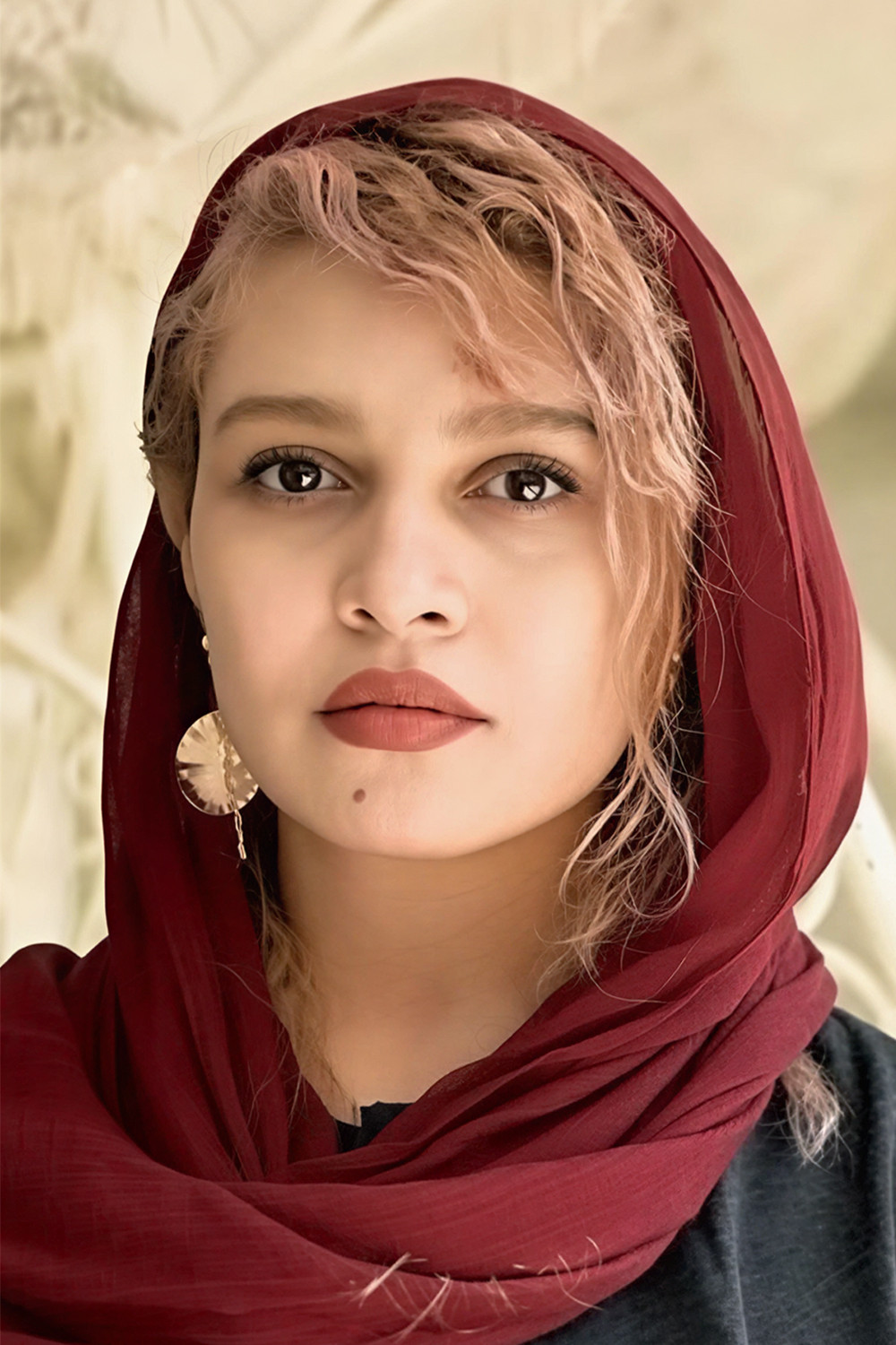 Mahtab Amin backdrop