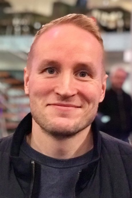 Ole Giæver backdrop