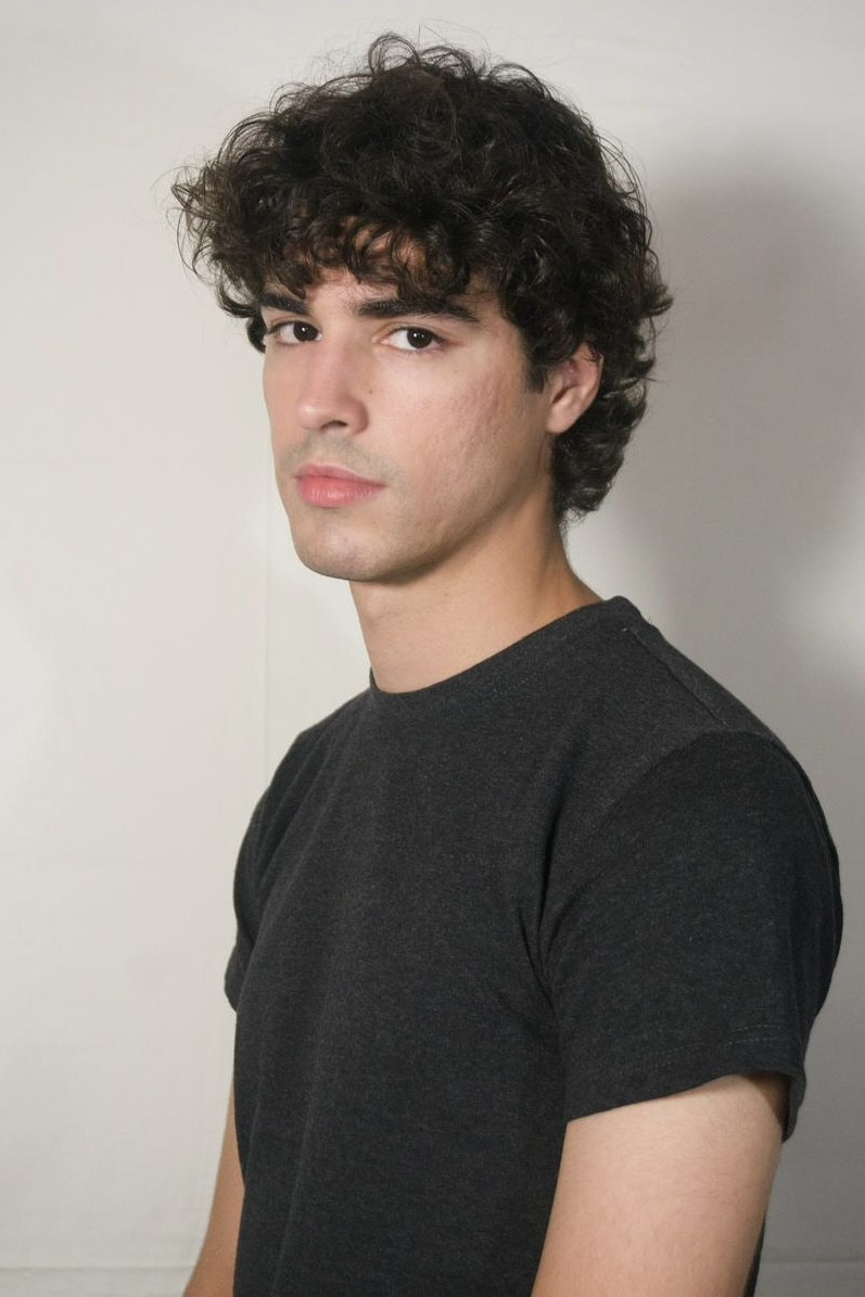 Juan Cáceres backdrop