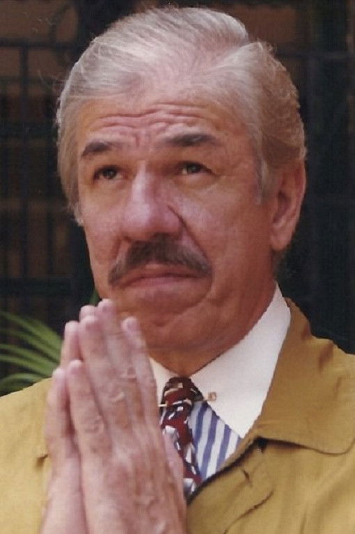 Toco Gómez backdrop