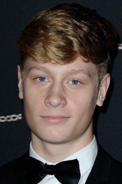 Antoine Olivier Pilon backdrop