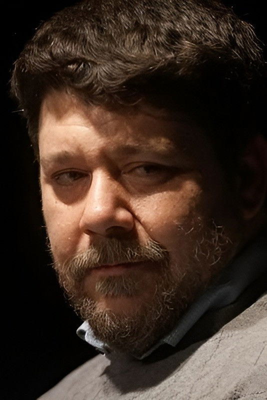 Raúl Murcia backdrop