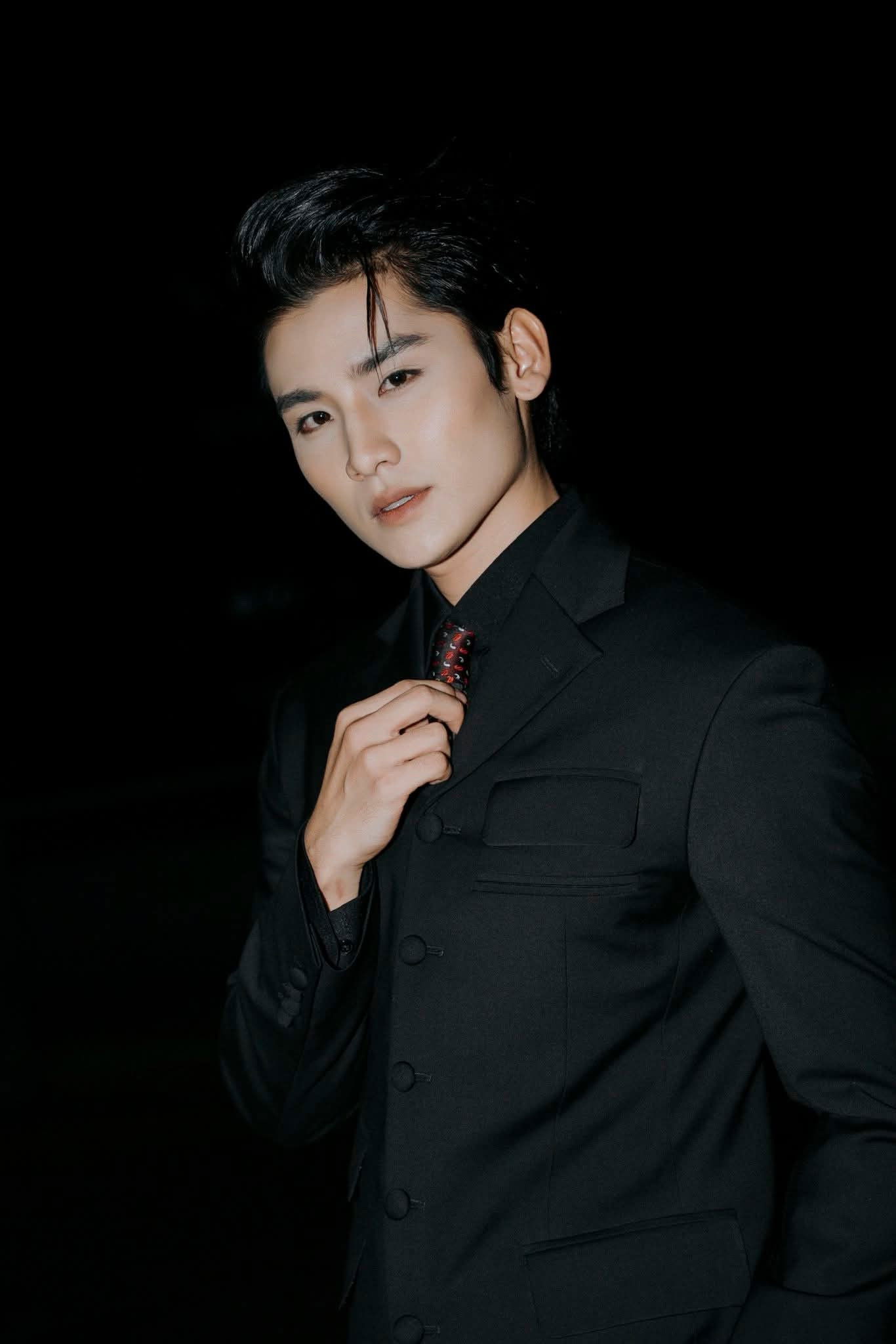 Lê Hà Phương backdrop