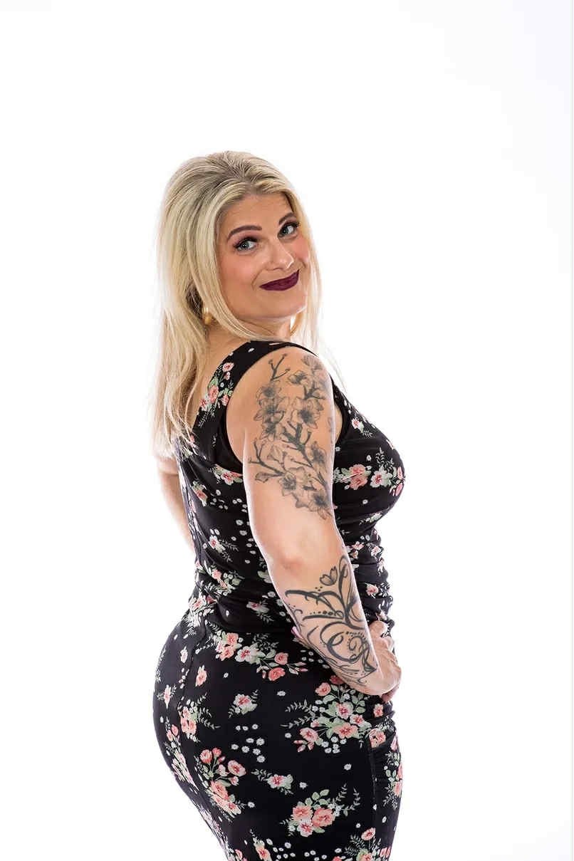 Lia Pizzuti backdrop