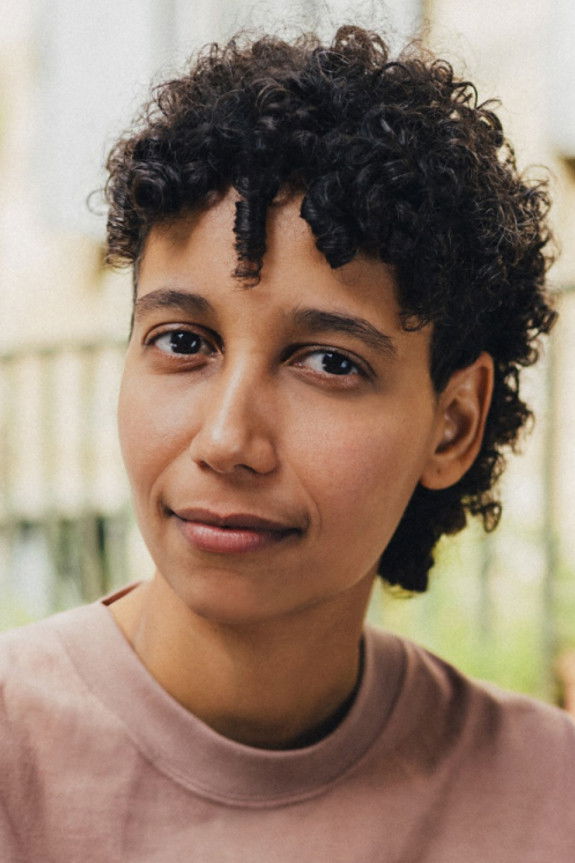 Meryem-Bahia Arfaoui backdrop