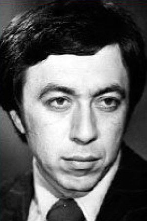 Pulat Alkmatov backdrop