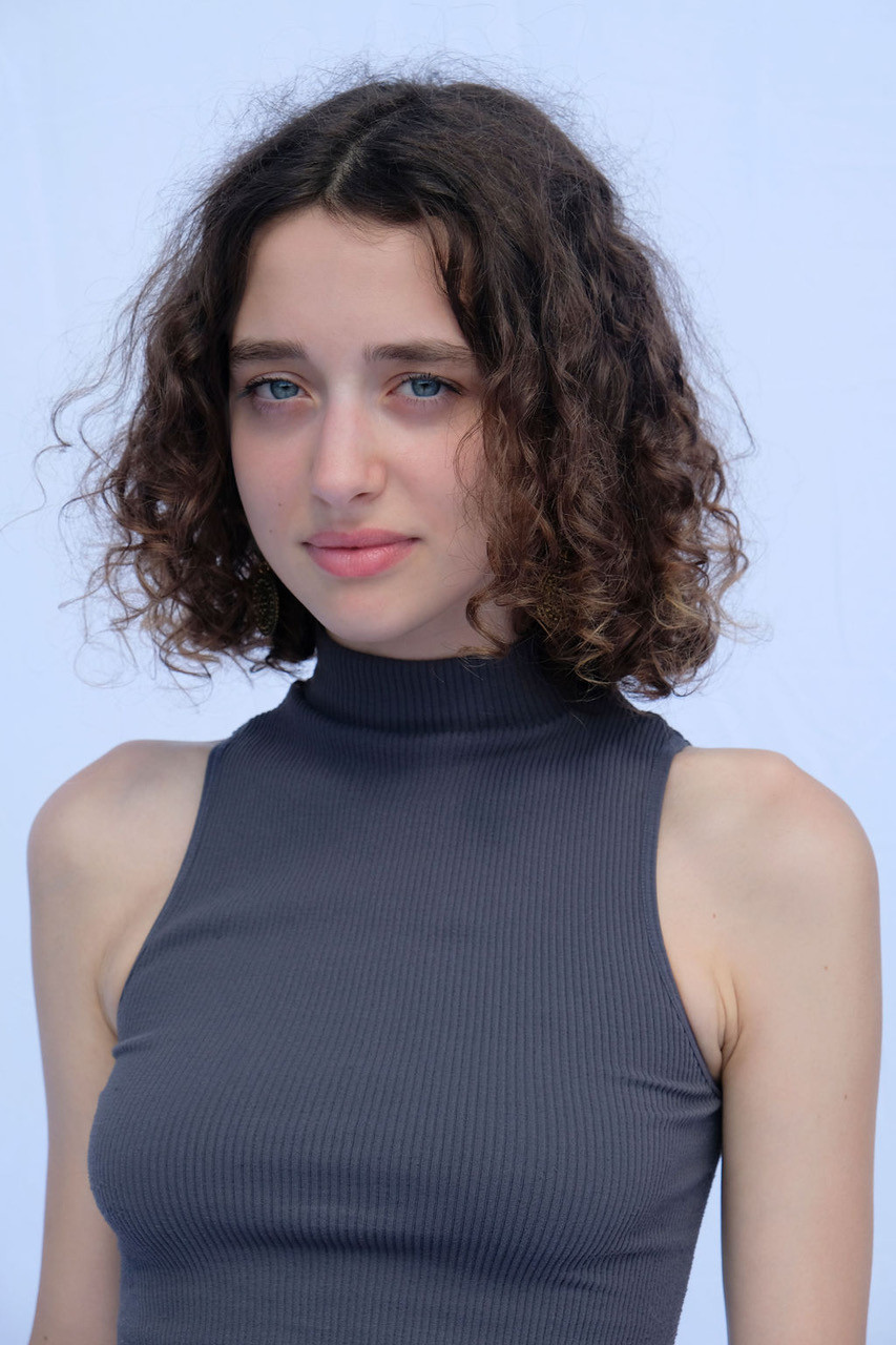 Carolina Monteiro backdrop