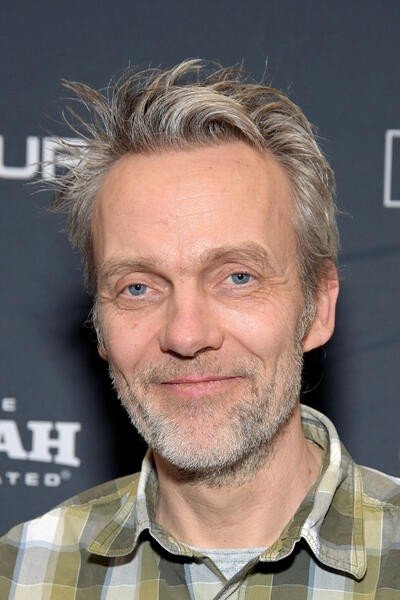 Toby Genkel backdrop