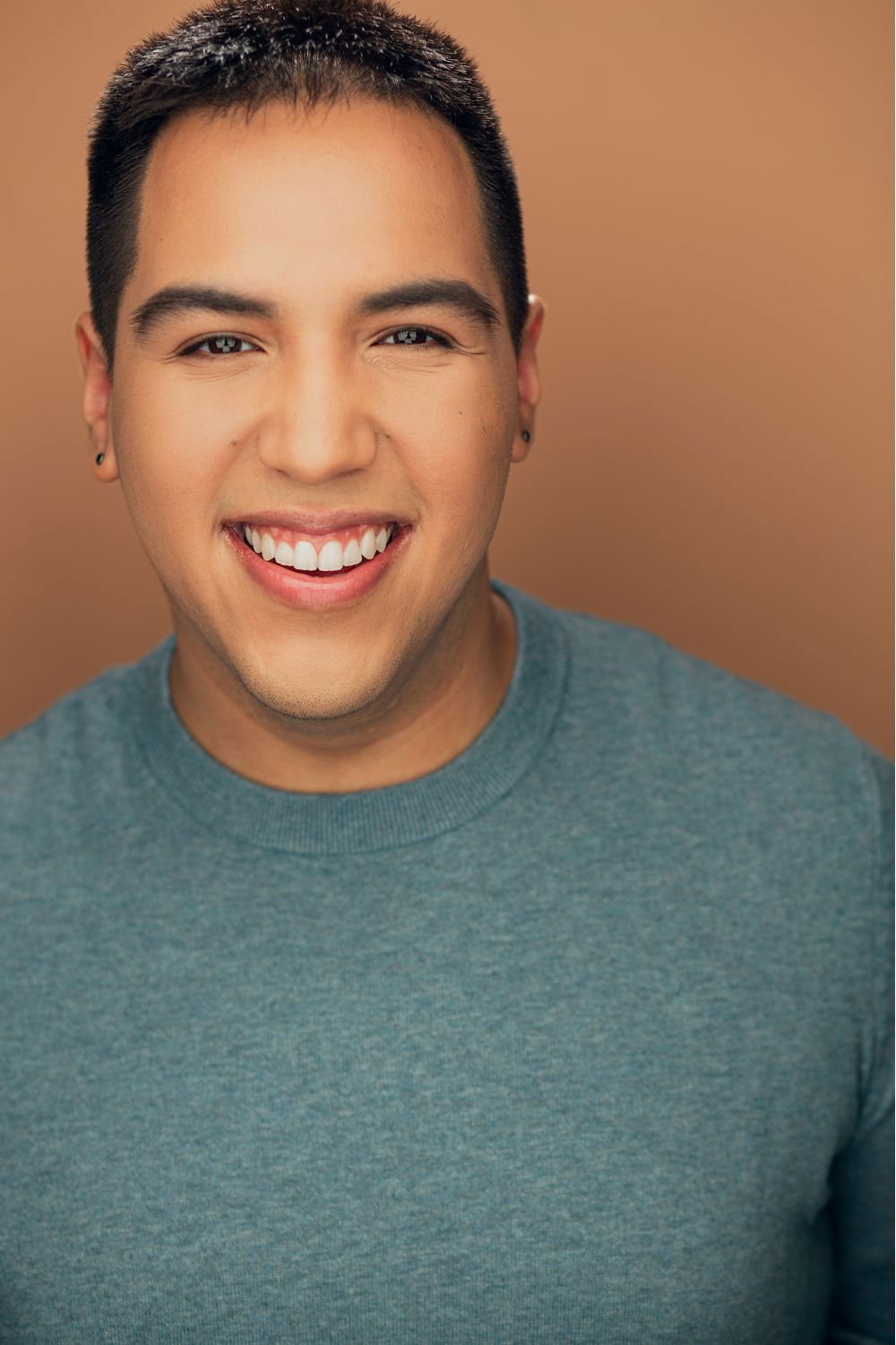 Daniel Mejil backdrop