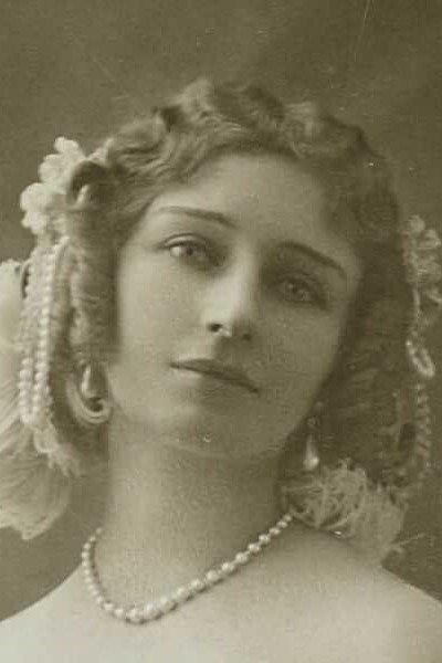 Geneviève Vix backdrop