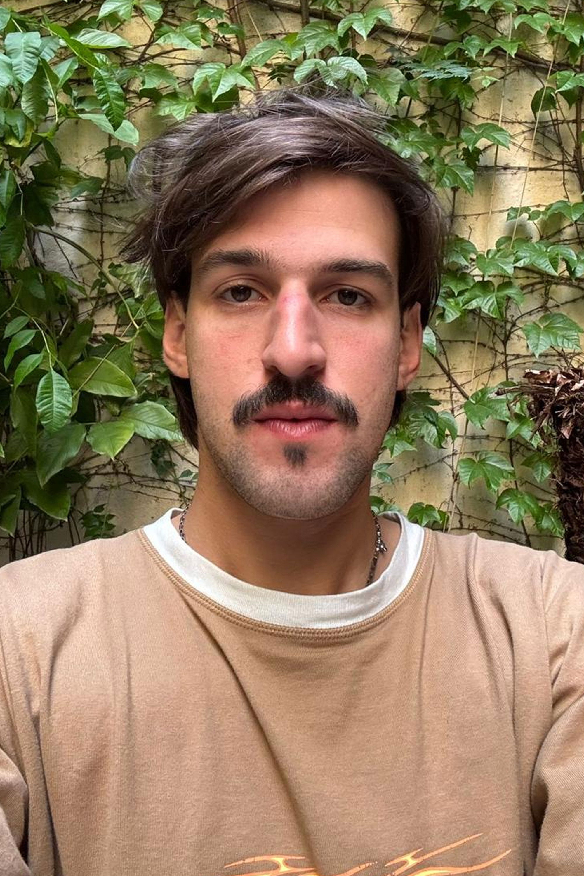 Nando Castellanos backdrop