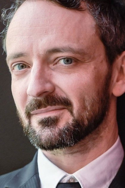 Julien Perraudeau backdrop