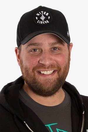 Tommy Passemante backdrop