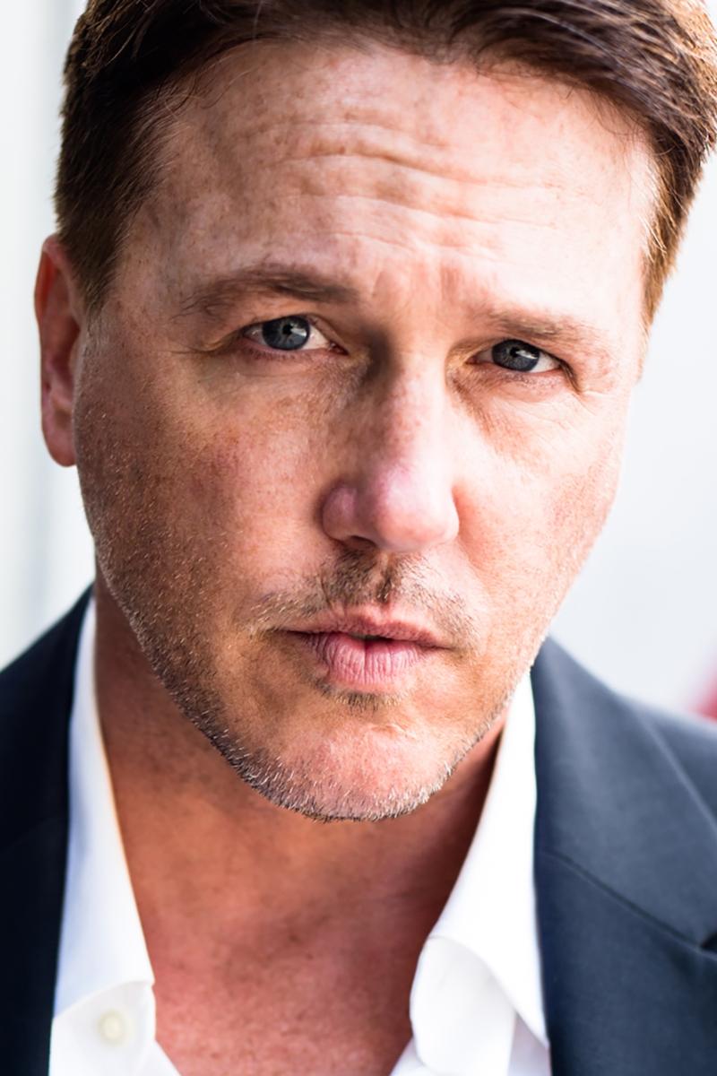Lochlyn Munro backdrop
