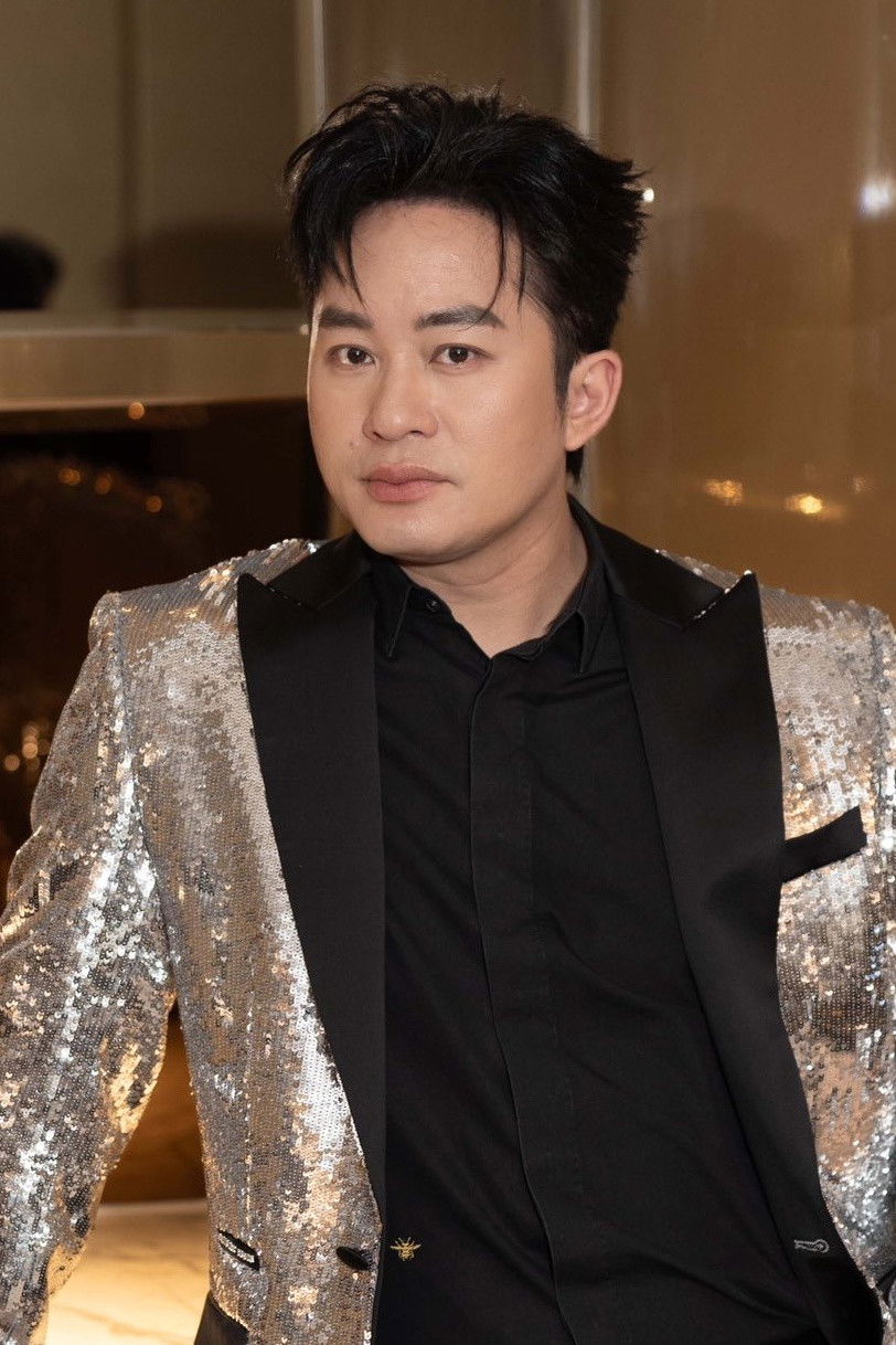 Tùng Dương backdrop