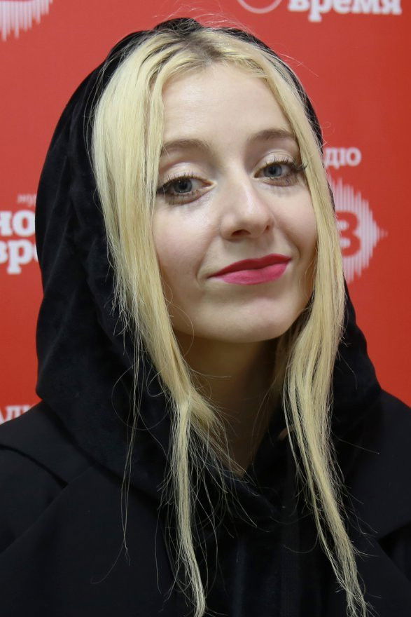 Danielle Zayushkina backdrop