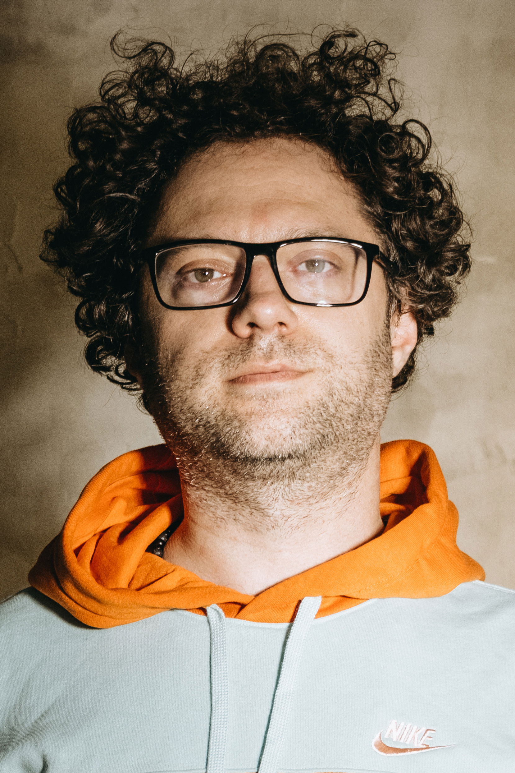 Misha Pravylnyi backdrop