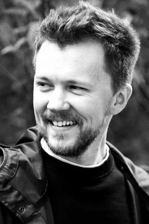 Ilya Kamaldinov backdrop